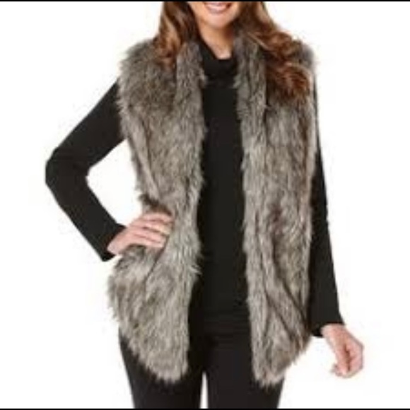 Abercrombie & Fitch Jackets & Blazers - Abercrombie & Fitch fur vest